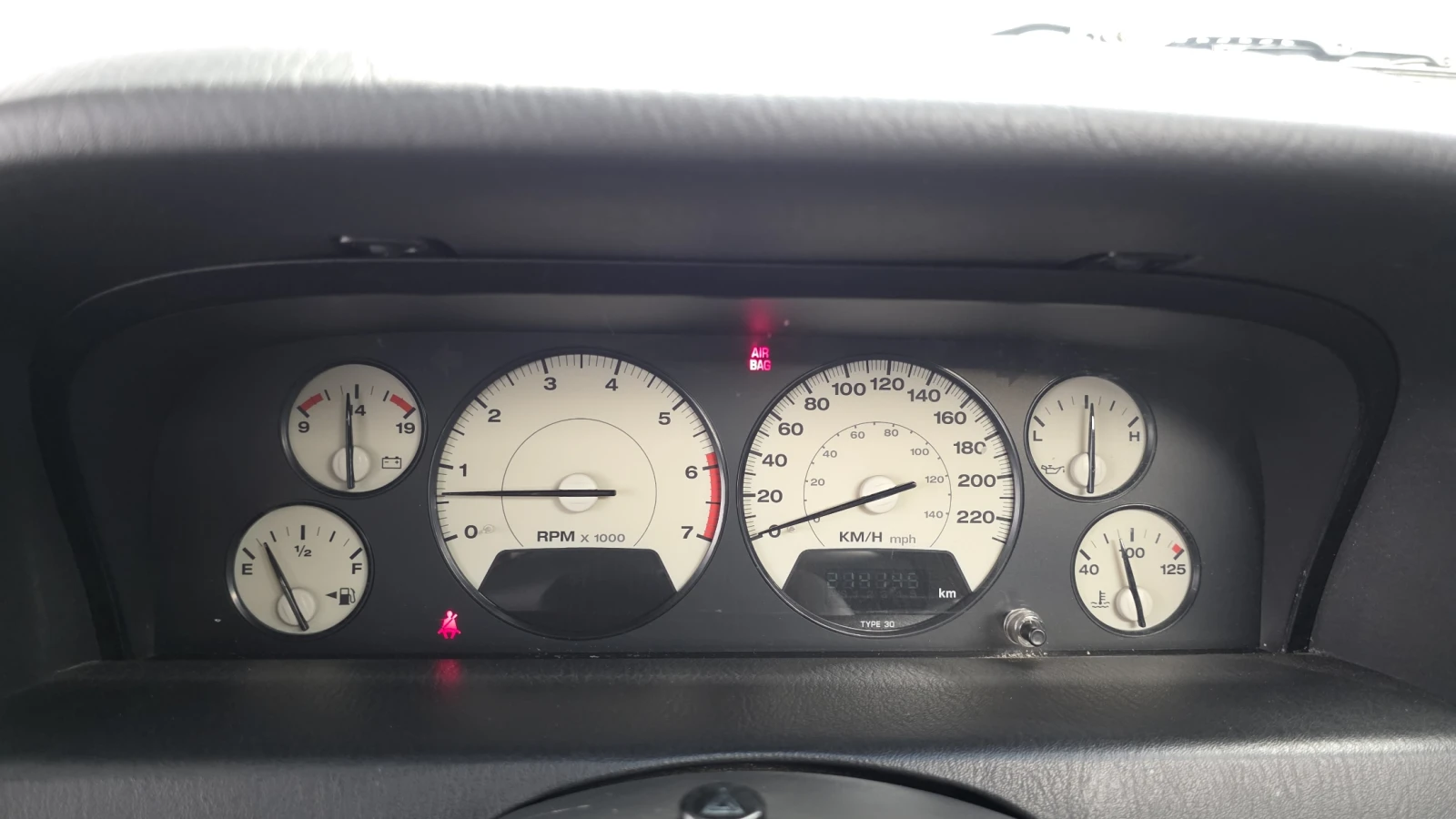 Jeep Cherokee 4.7* ЛЮК* КРАЙНА ЦЕНА, снимка 8 - Автомобили и джипове - 55496110