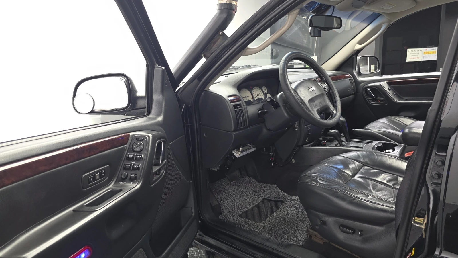 Jeep Cherokee 4.7* ЛЮК* КРАЙНА ЦЕНА, снимка 10 - Автомобили и джипове - 55496110