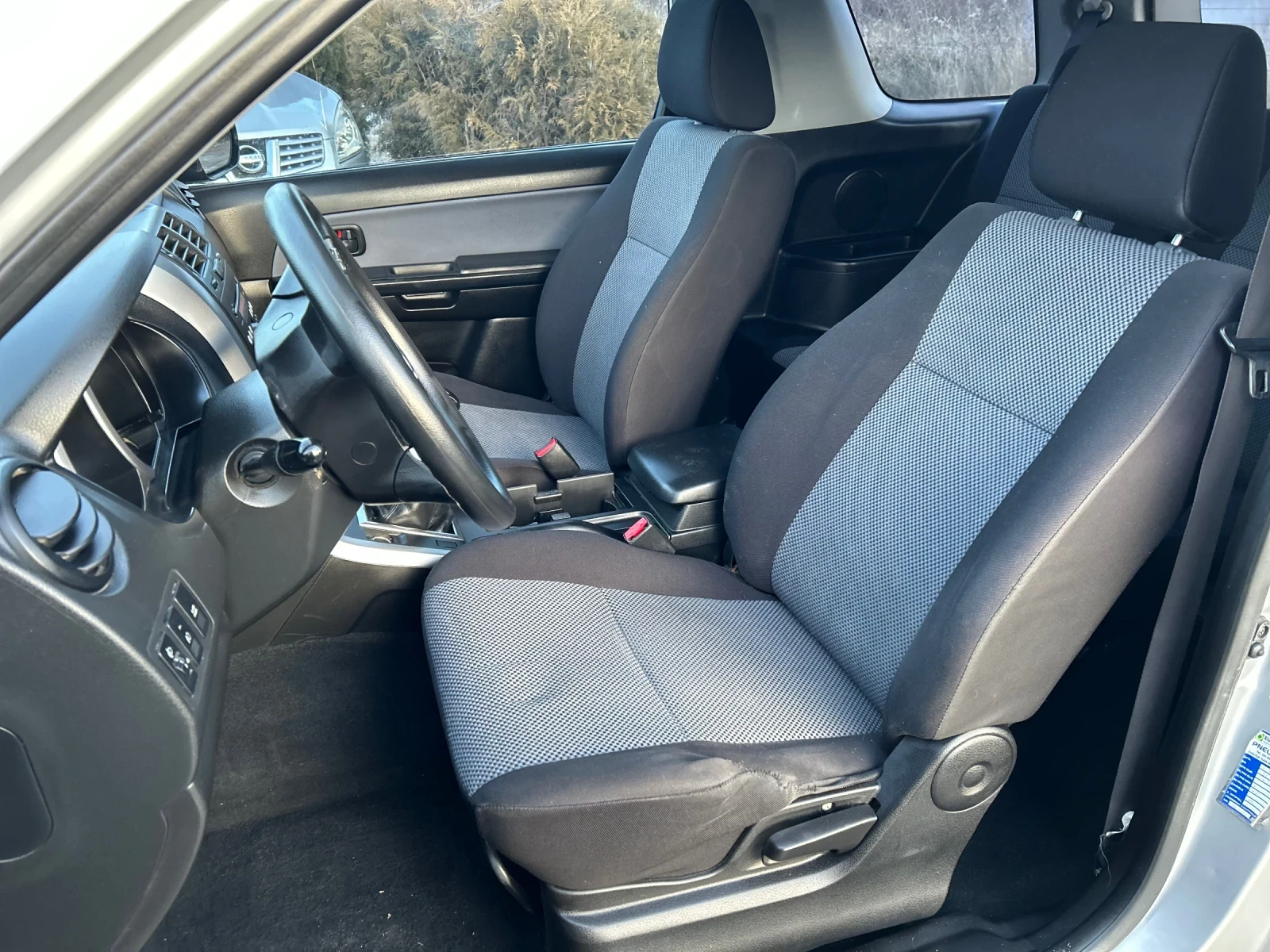 Suzuki Grand vitara 1.6 4x4 КЛИМАТИК, снимка 6 - Автомобили и джипове - 55562221