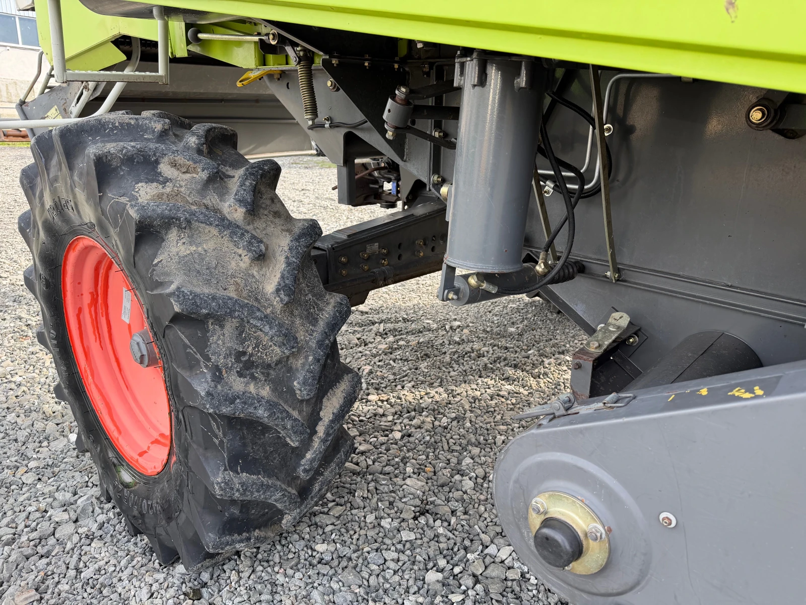 ������� Claas MEGA 360 DOMINATOR + 2 ������ � ���� �� ������  | Mobile.bg � ����������� 7