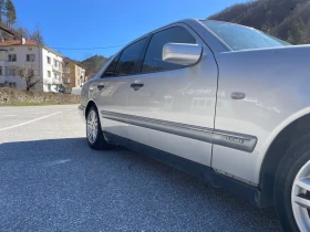Mercedes-Benz E 200 2.0, снимка 13