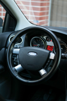 Ford Focus 2.0i LPG Keyless, снимка 9 - Автомобили и джипове - 45719396
