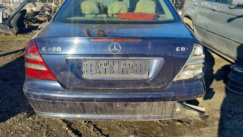 Mercedes-Benz E 220 AUTO, снимка 3 - Автомобили и джипове - 43476889