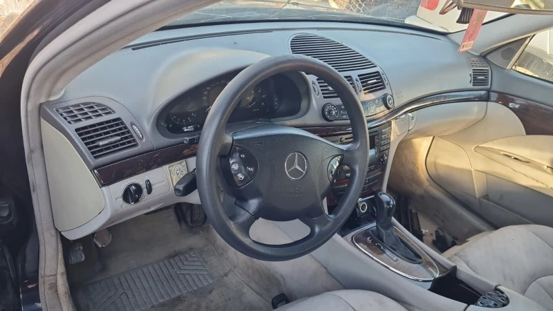 Mercedes-Benz E 220 AUTO, снимка 8 - Автомобили и джипове - 43476889