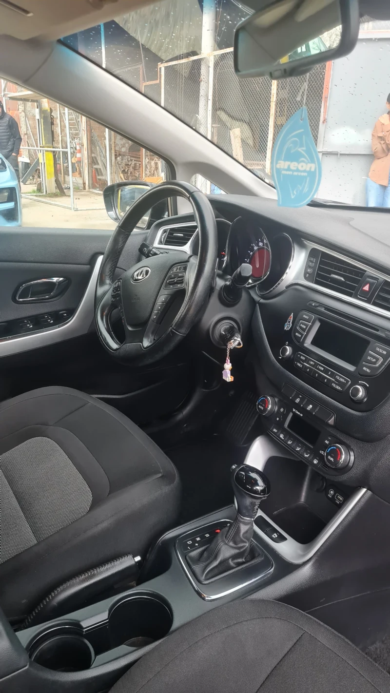 Kia Ceed 1.6 crdi, снимка 7 - Автомобили и джипове - 49577836