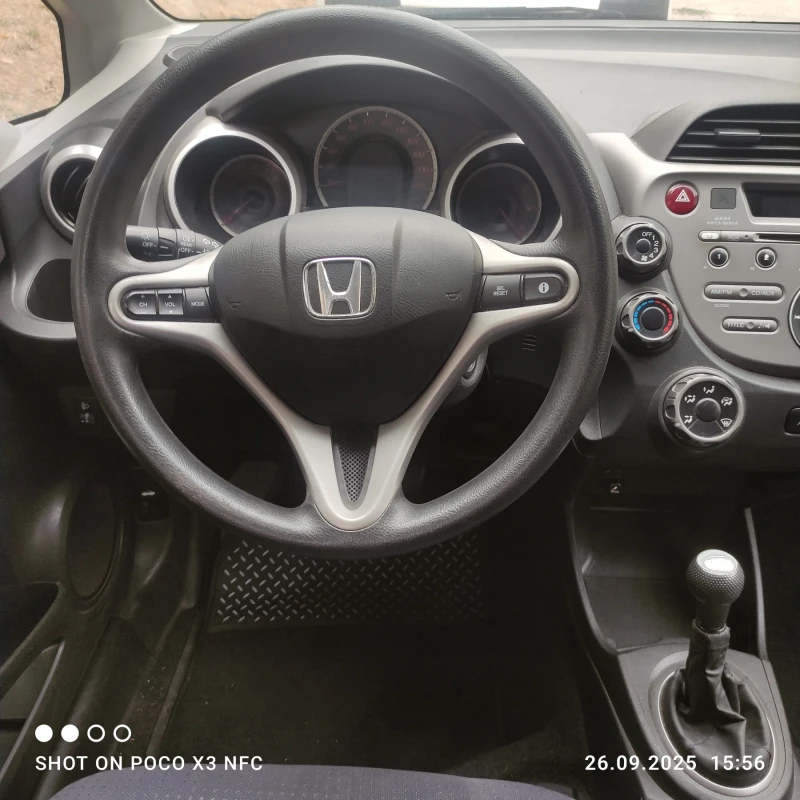 Honda Jazz 1.2 i-vitec, снимка 10 - Автомобили и джипове - 51864057