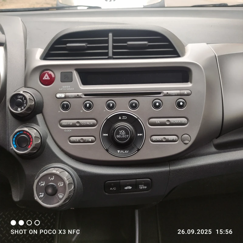 Honda Jazz 1.2 i-vitec, снимка 11 - Автомобили и джипове - 51864057