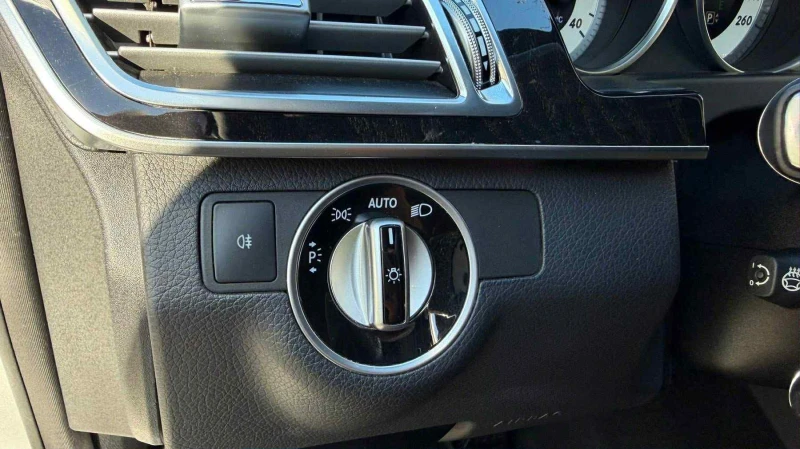 Mercedes-Benz E 250 4MATIC , снимка 12 - Автомобили и джипове - 52447246
