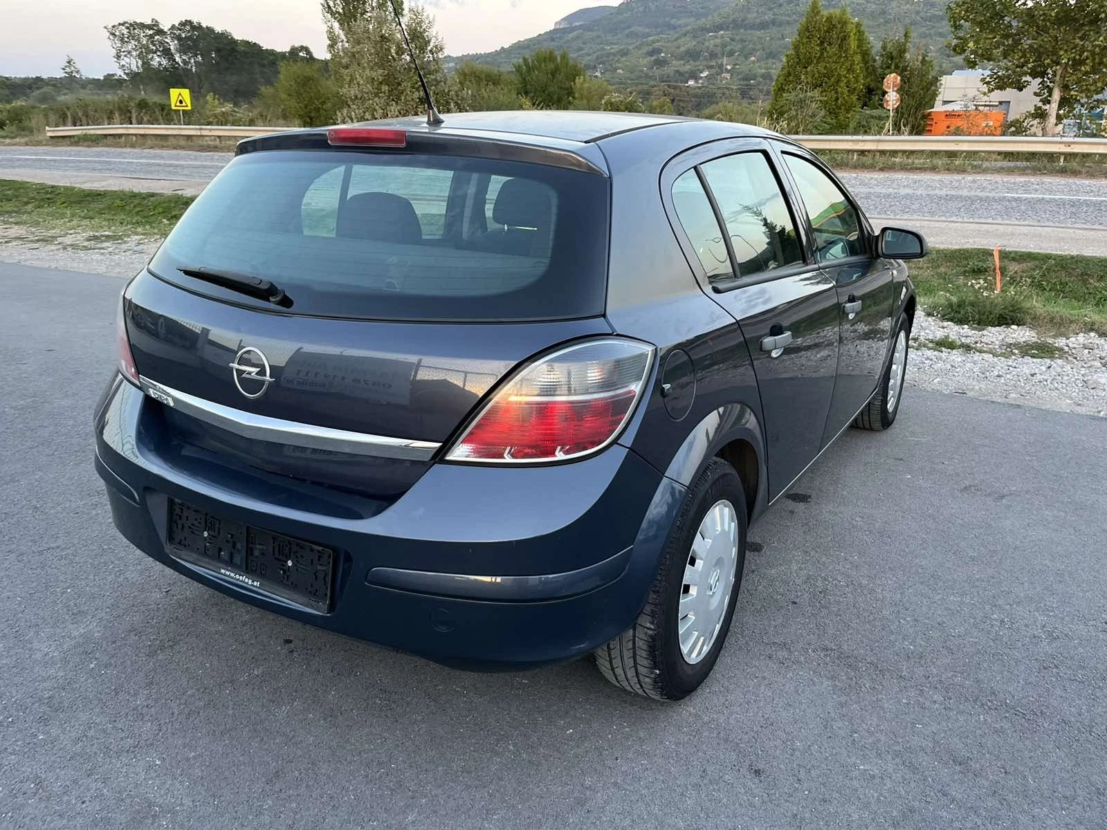 Opel Astra 1.4I 90кс 117 000 км FACE EURO 4 КЛИМАТРОНИК  - изображение 4