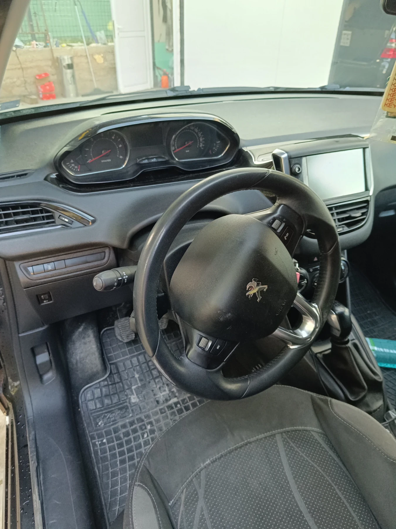 Peugeot 208  - изображение 5