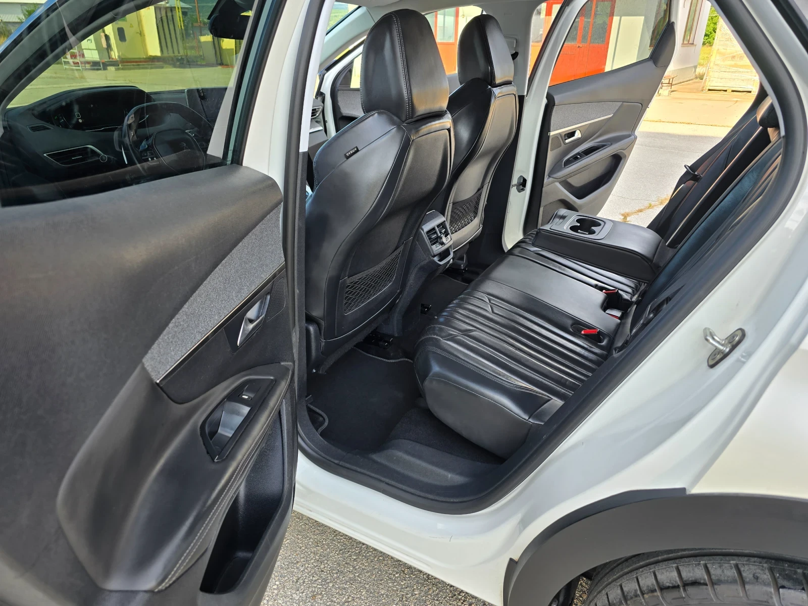 Peugeot 3008 1.6T-165к.с EURO 6 АВТОМАТИК-ШВЕЙЦАРИЯ - изображение 6