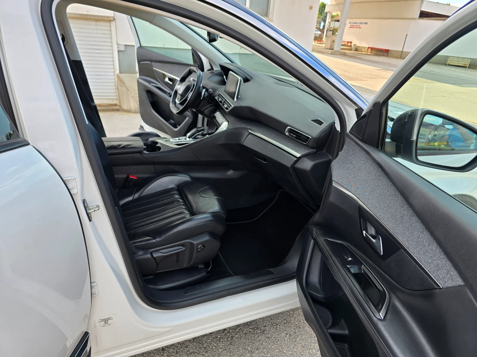 Peugeot 3008 1.6T-165к.с EURO 6 АВТОМАТИК-ШВЕЙЦАРИЯ - изображение 8