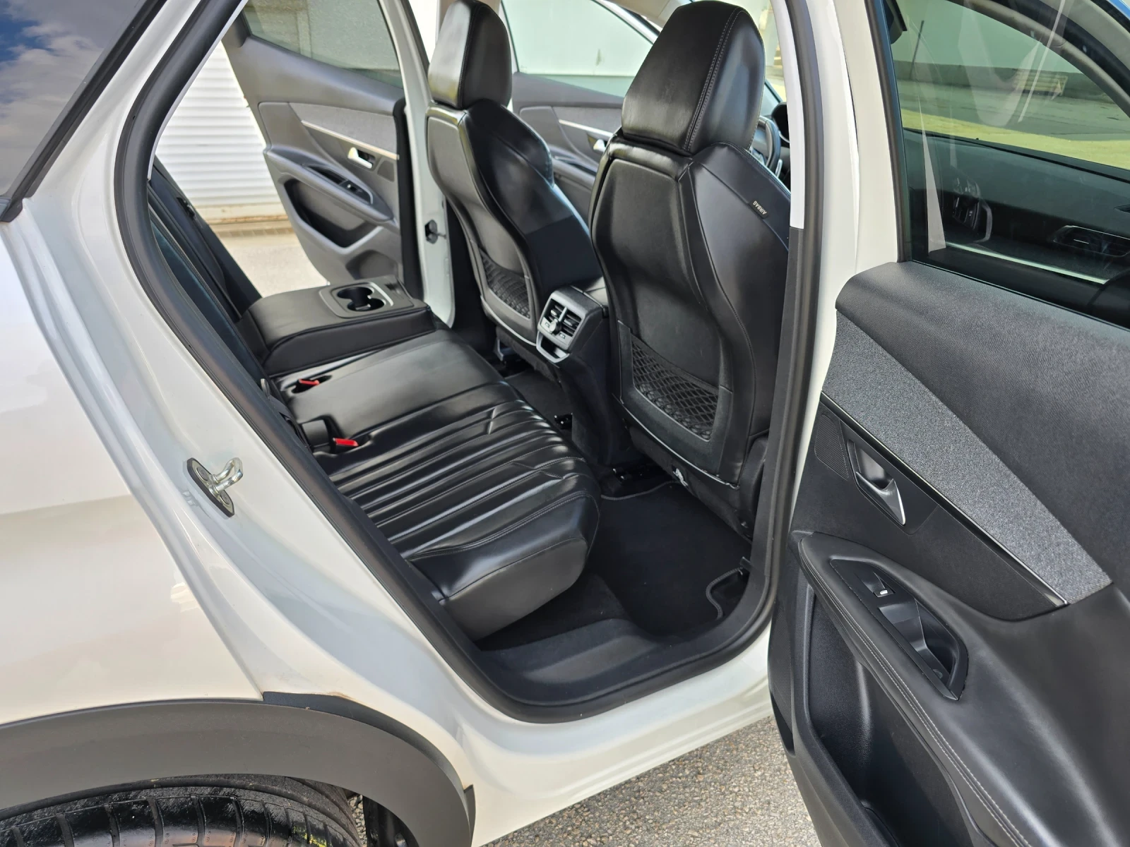 Peugeot 3008 1.6T-165к.с EURO 6 АВТОМАТИК-ШВЕЙЦАРИЯ - изображение 9