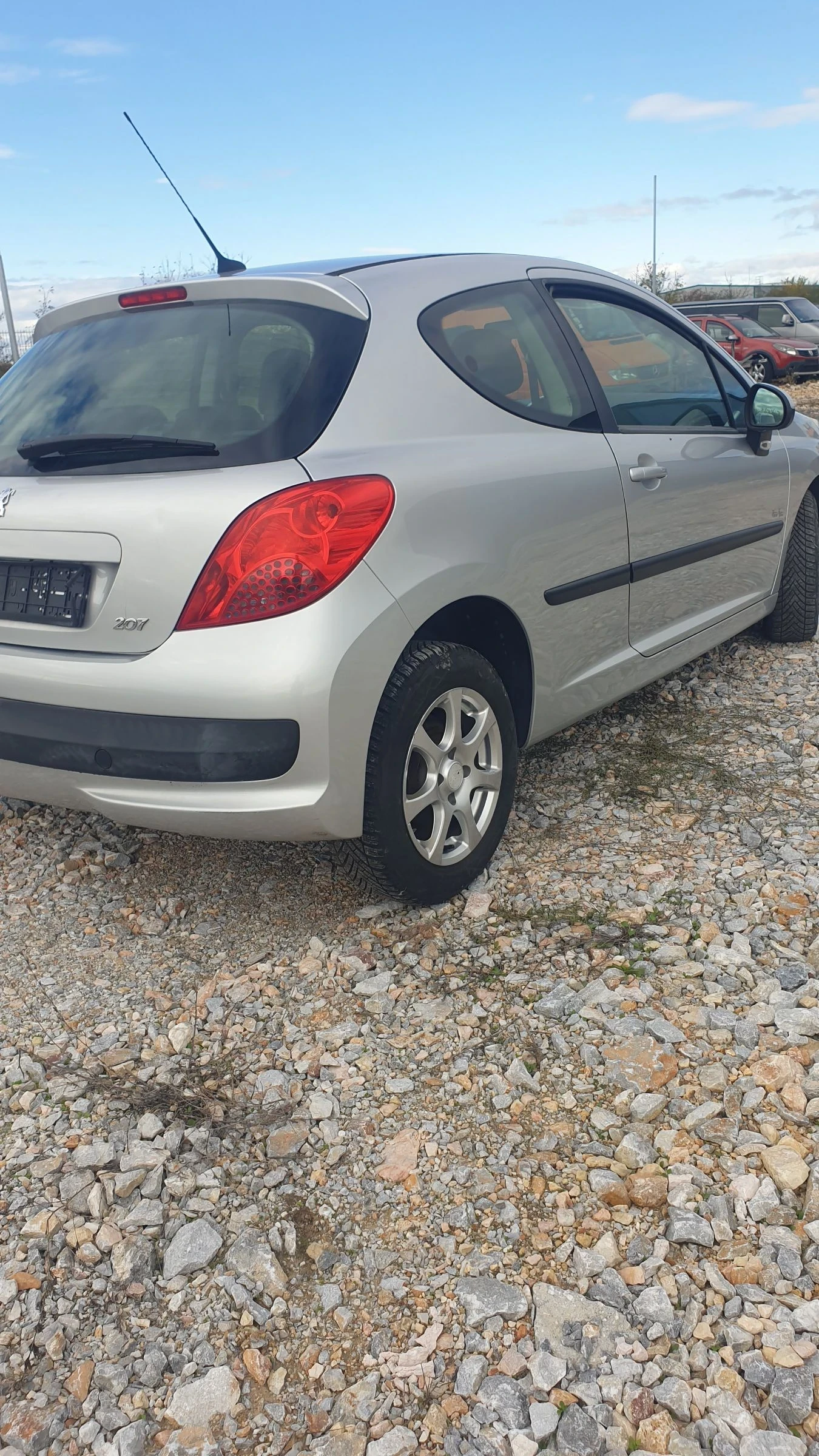 Peugeot 207 1.4 - изображение 4