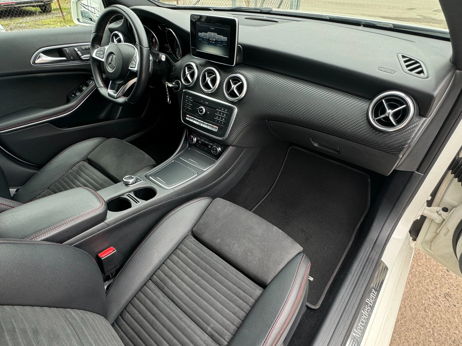 Mercedes-Benz A 200 AMG Line, снимка 11 - Автомобили и джипове - 54089757