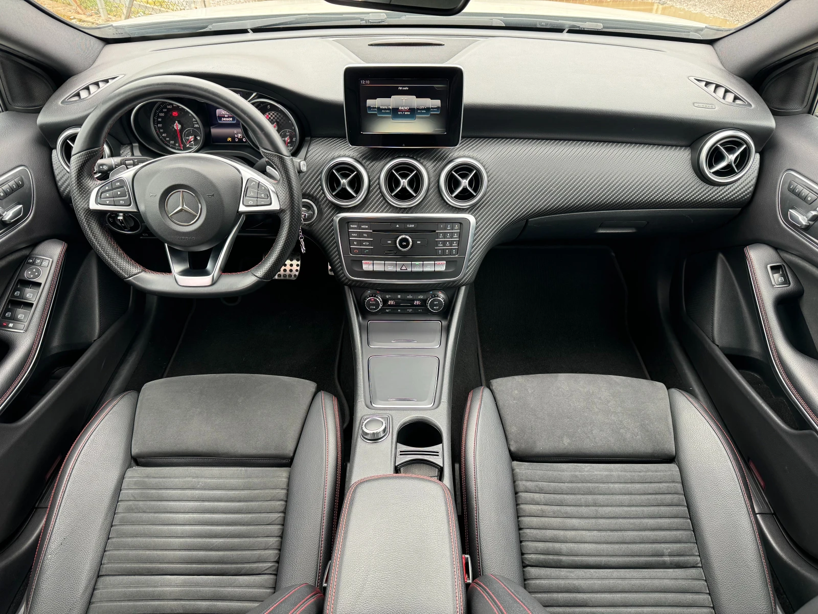 Mercedes-Benz A 200 AMG Line, снимка 9 - Автомобили и джипове - 54089757