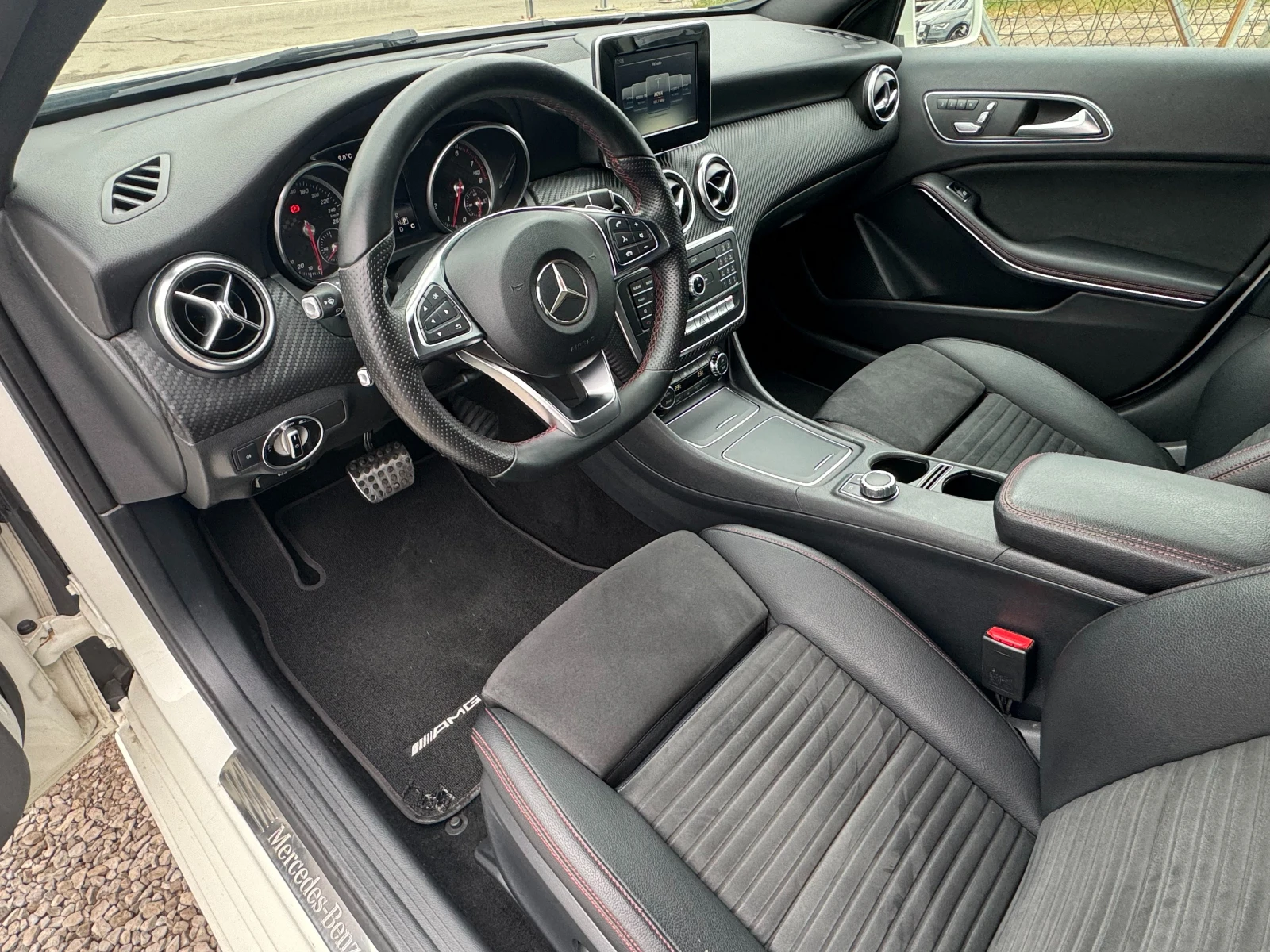 Mercedes-Benz A 200 AMG Line, снимка 8 - Автомобили и джипове - 54089757