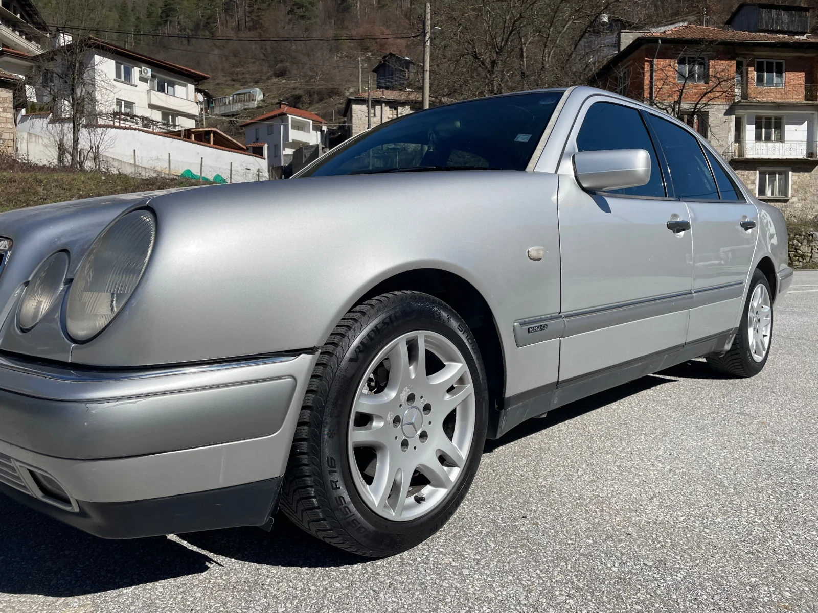 Mercedes-Benz E 200 2.0, снимка 6 - Автомобили и джипове - 54572662