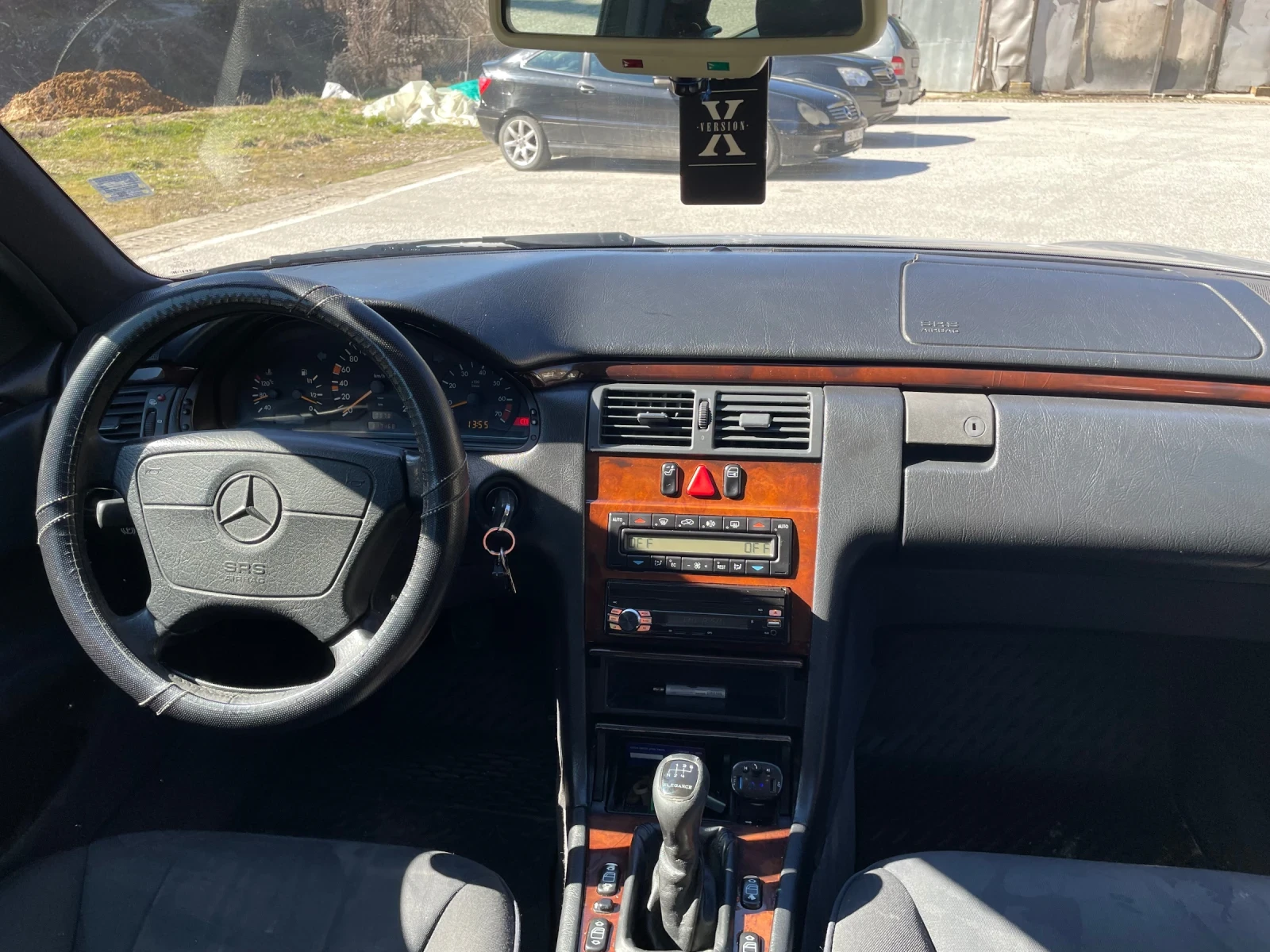 Mercedes-Benz E 200 2.0, снимка 16 - Автомобили и джипове - 54572662