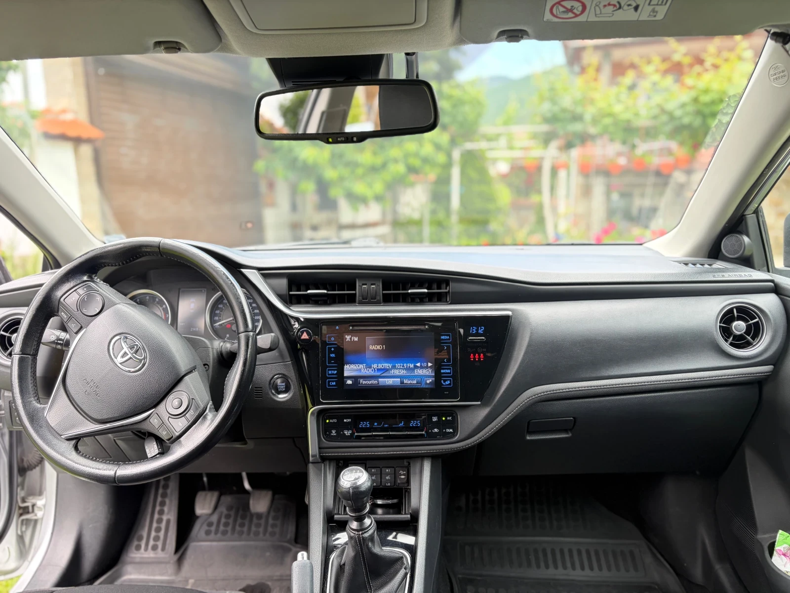 Toyota Corolla 1.6 Facelift / Газ / FULL екстри!, снимка 9 - Автомобили и джипове - 54755053