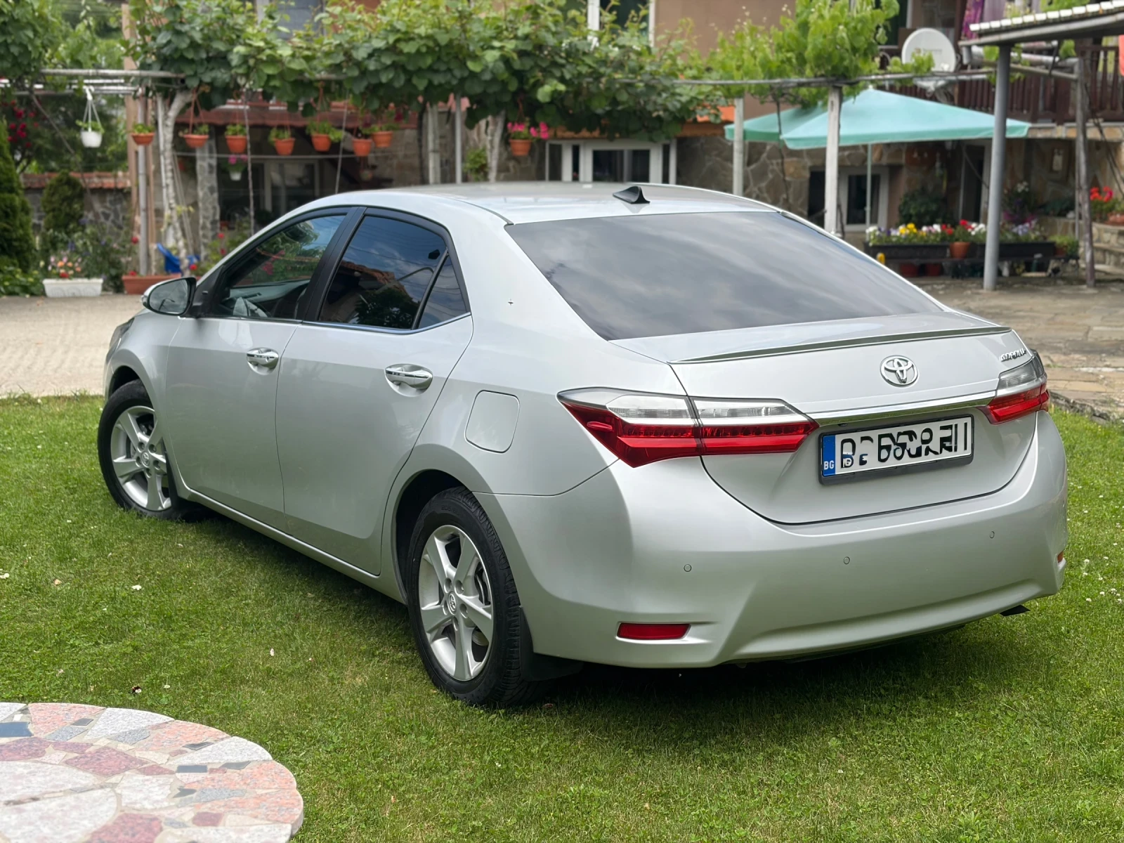 Toyota Corolla 1.6 Facelift / Газ / FULL екстри!, снимка 4 - Автомобили и джипове - 54755053