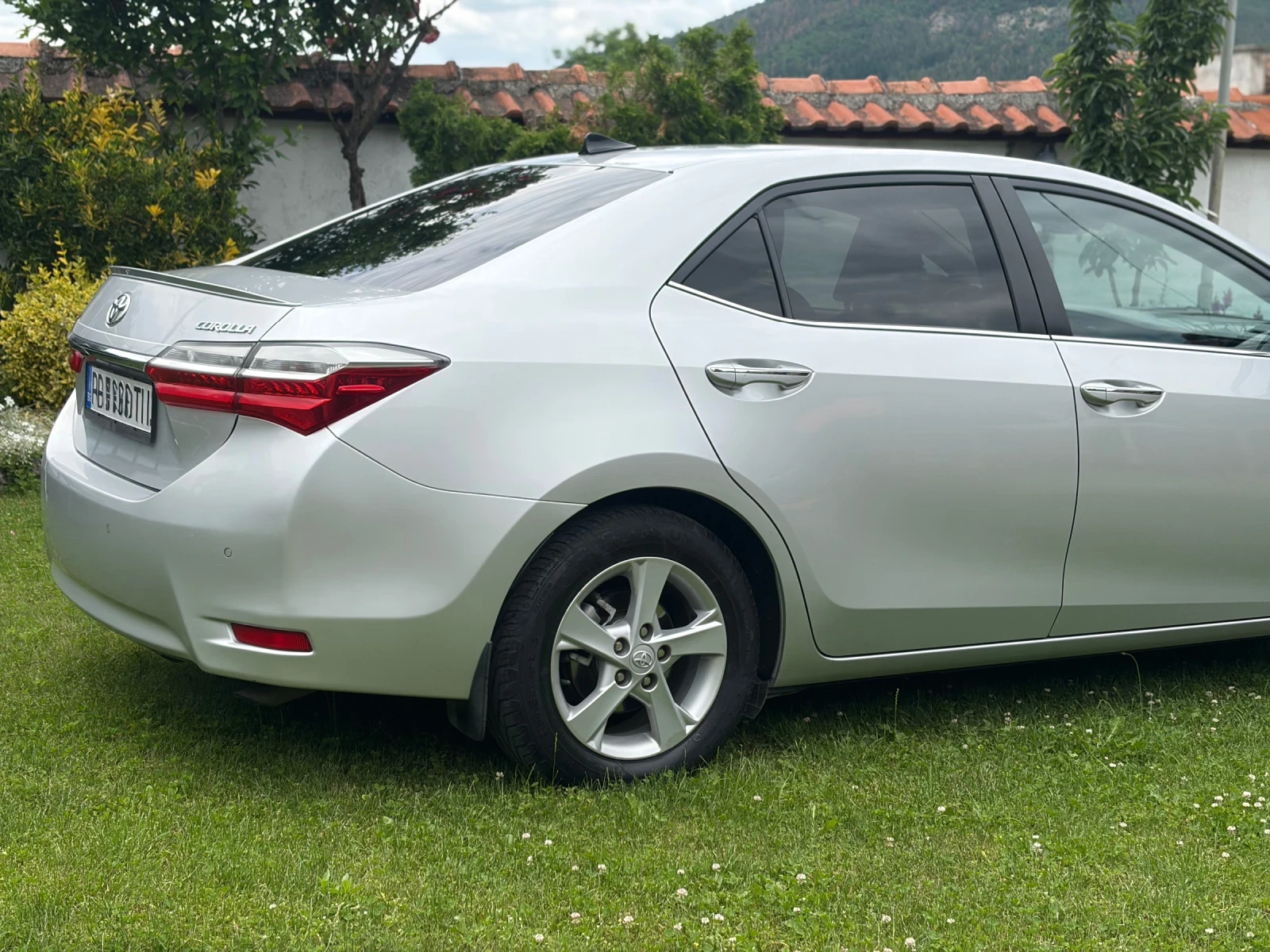 Toyota Corolla 1.6 Facelift / Газ / FULL екстри!, снимка 3 - Автомобили и джипове - 54755053