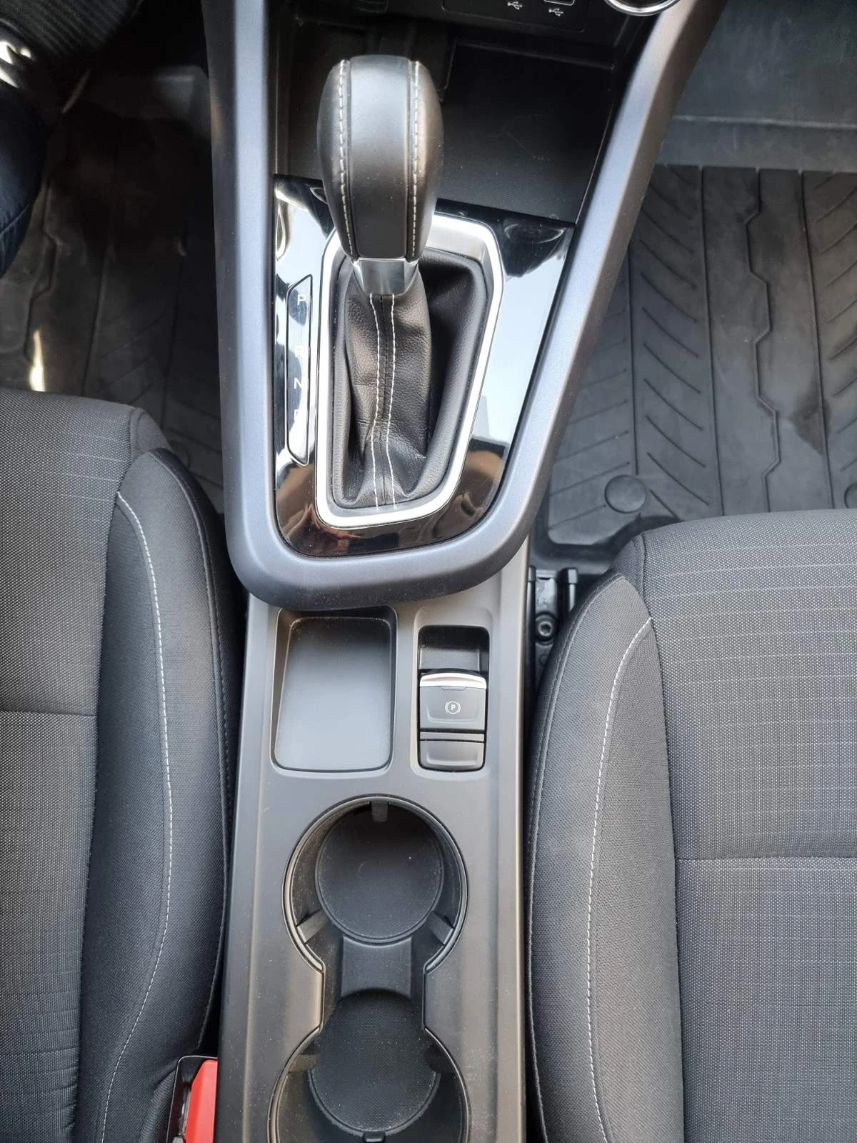 Renault Arkana TCe 140 к.с. EDC, снимка 16 - Автомобили и джипове - 54869271