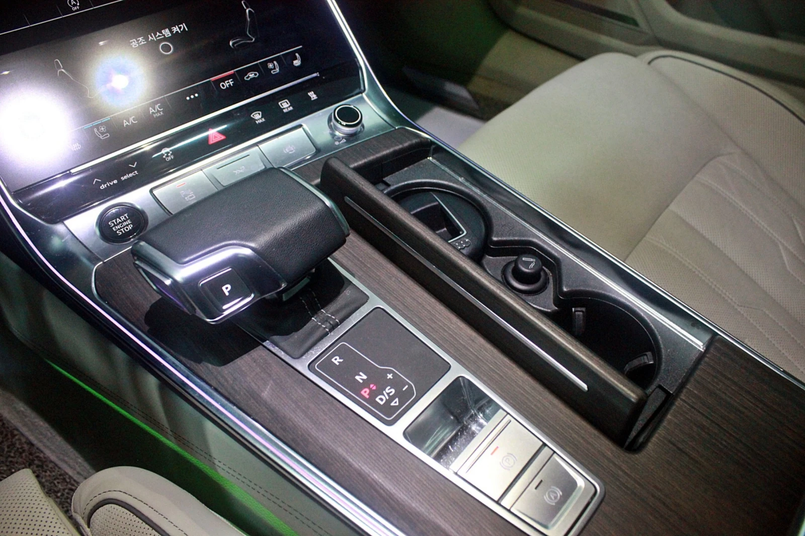 Audi A7 Premium* 50TDI* Quattro* MATRIX* ДИСТРОНИК* 360, снимка 7 - Автомобили и джипове - 54929475