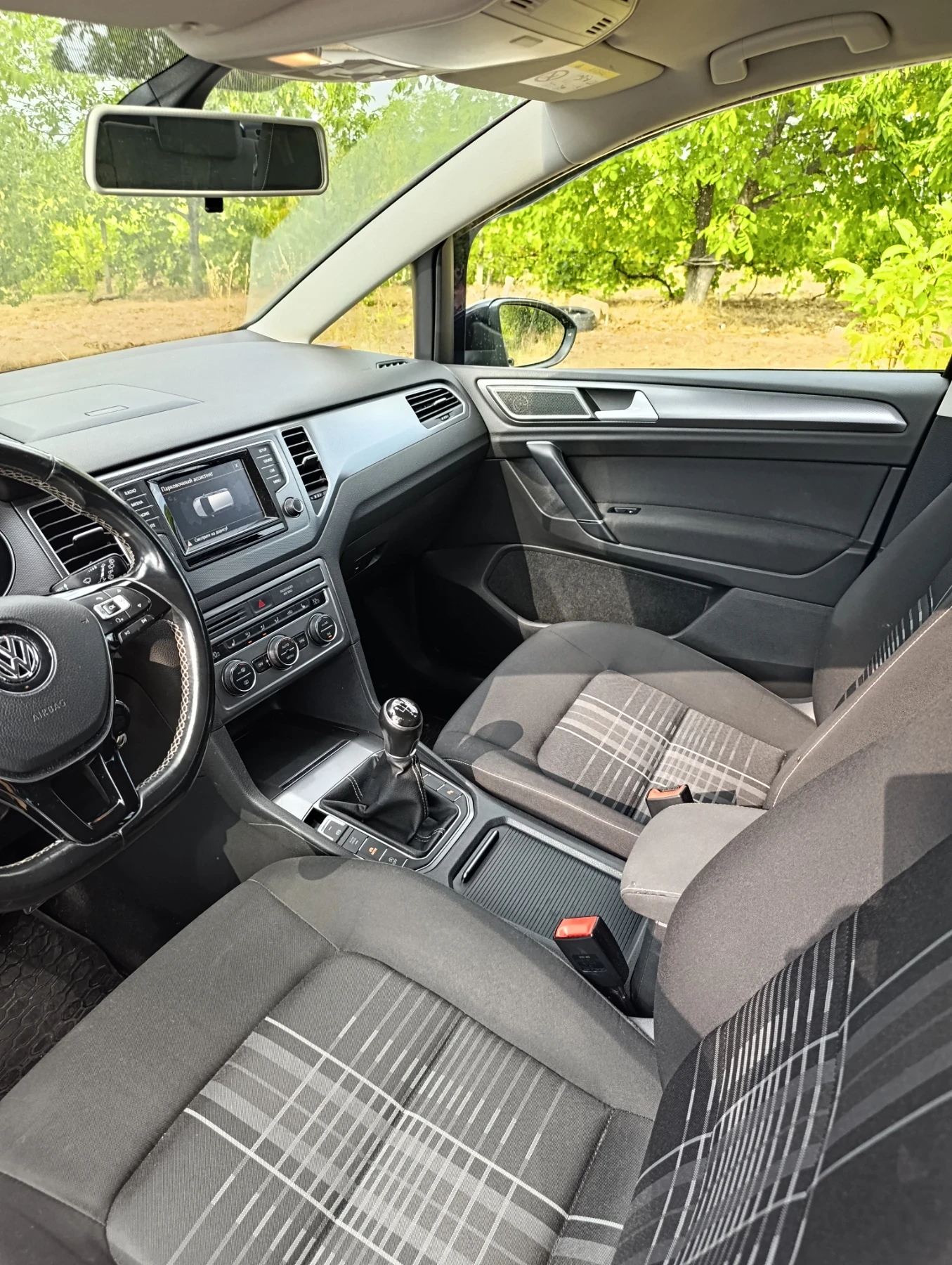VW Sportsvan 1.6 TDI 110ks, снимка 4 - Автомобили и джипове - 55605886