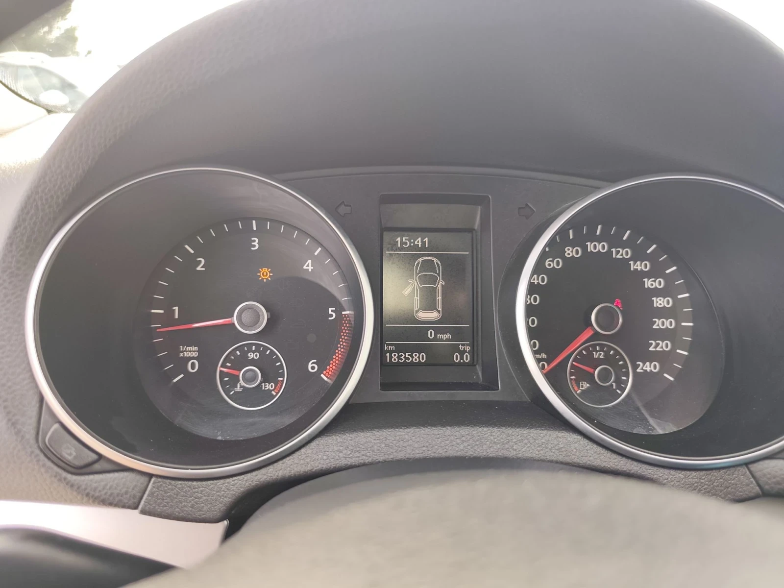 VW Golf 1.6TDI, 105кс, снимка 11 - Автомобили и джипове - 55671303