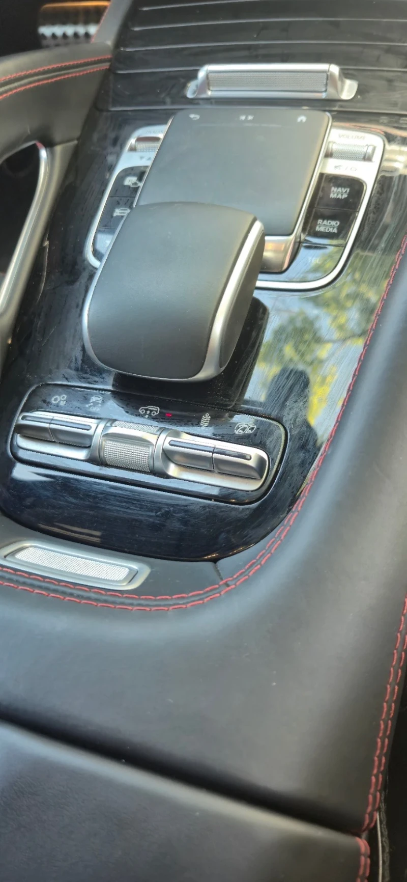 Mercedes-Benz GLE 53 4MATIC + AMG / Burmester / NIGHT / PANO / 360, снимка 3 - Автомобили и джипове - 53048786