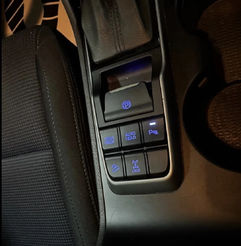 Hyundai Tucson 2.0D/АВТОМАТ/РЕАЛЕН ПРОБЕГ, снимка 7 - Автомобили и джипове - 53101987