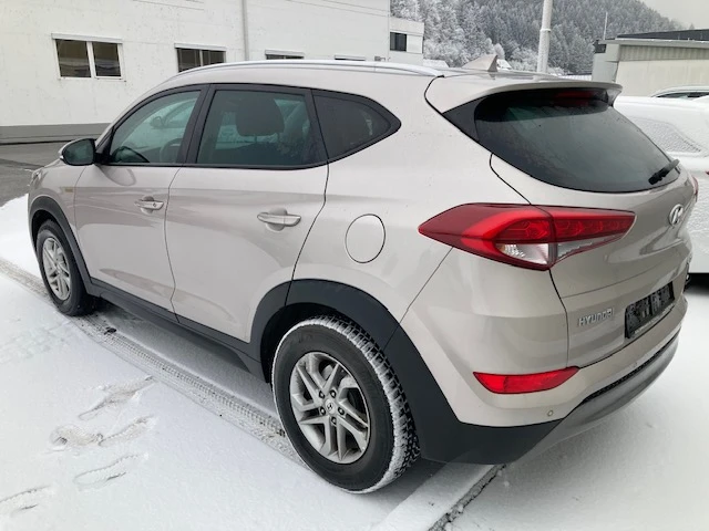 Hyundai Tucson 2.0D/АВТОМАТ/РЕАЛЕН ПРОБЕГ - изображение 2