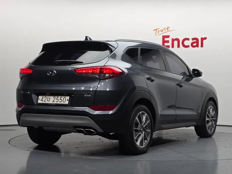 Hyundai Tucson 2.0 CRDi, снимка 2 - Автомобили и джипове - 54258404