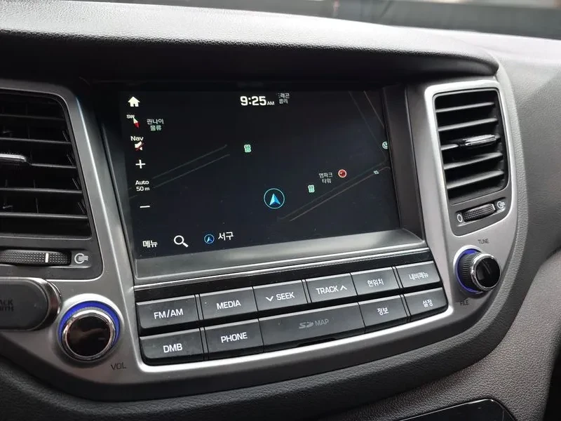 Hyundai Tucson 2.0 CRDi, снимка 14 - Автомобили и джипове - 54258404