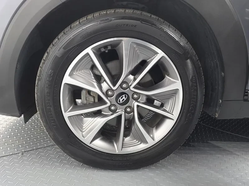 Hyundai Tucson 2.0 CRDi, снимка 5 - Автомобили и джипове - 54258404