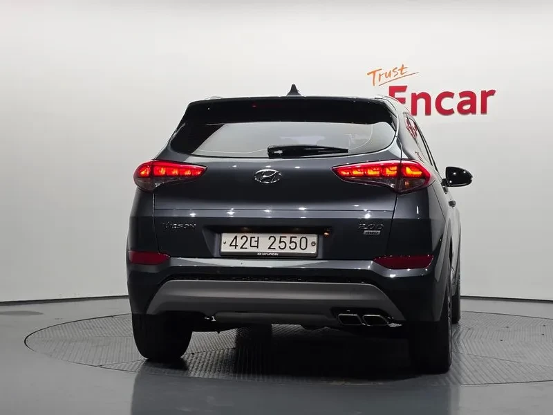 Hyundai Tucson 2.0 CRDi, снимка 4 - Автомобили и джипове - 54258404