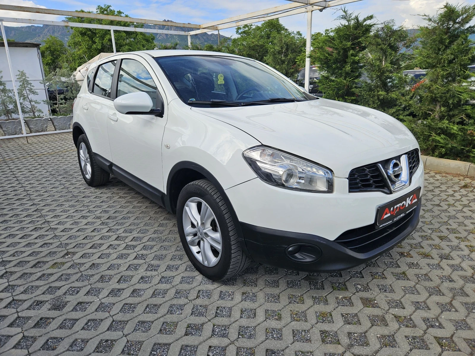 Nissan Qashqai 1.6i-117кс= АВТОПИЛОТ= ПАРКТРОНИК= FACELIFT  - изображение 2