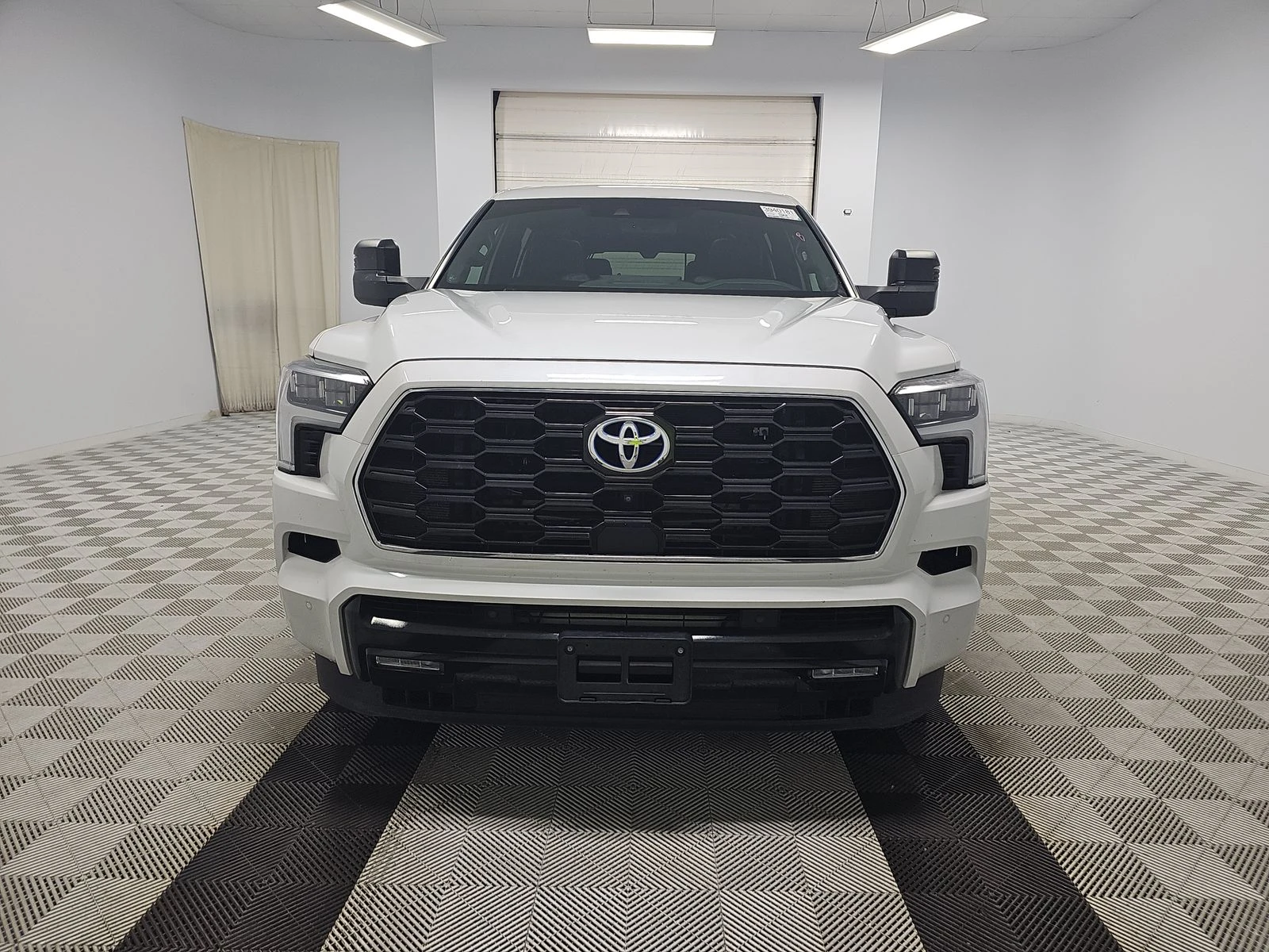 Toyota Sequoia PLATINUM AWD - изображение 2