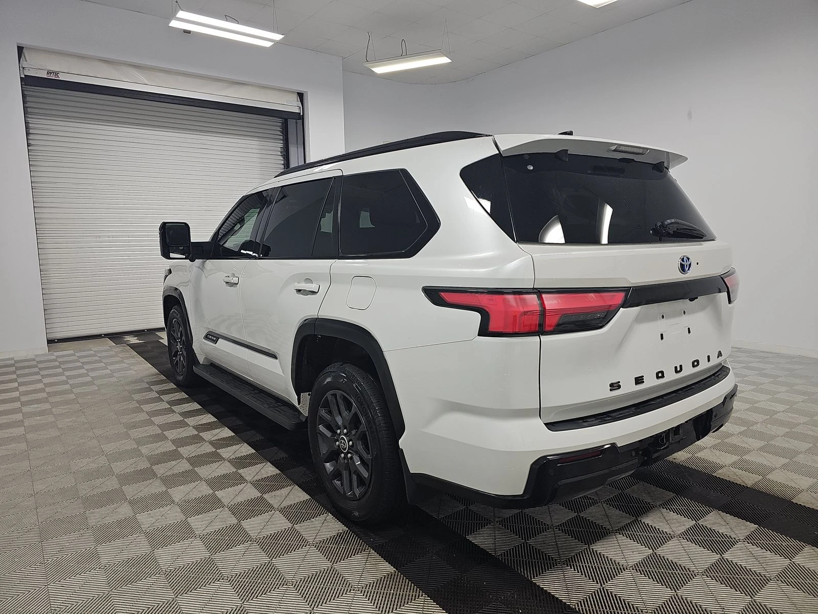 Toyota Sequoia PLATINUM AWD - изображение 4