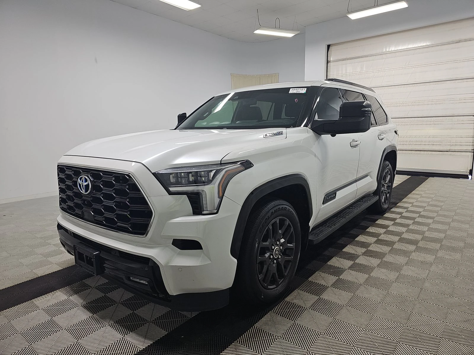 Toyota Sequoia PLATINUM AWD - изображение 3