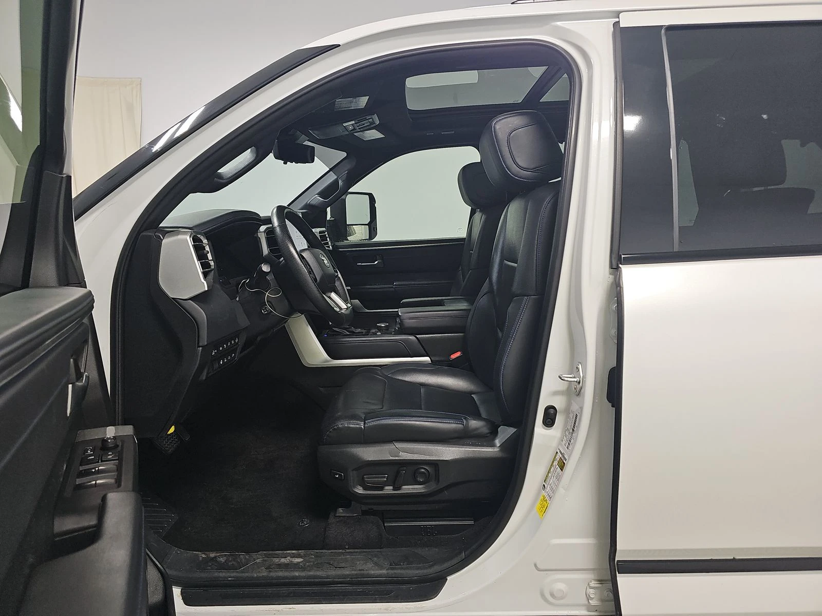 Toyota Sequoia PLATINUM AWD - изображение 8