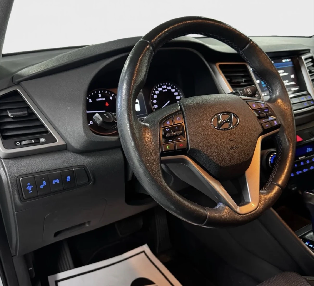 Hyundai Tucson 2.0D/АВТОМАТ/РЕАЛЕН ПРОБЕГ - изображение 8