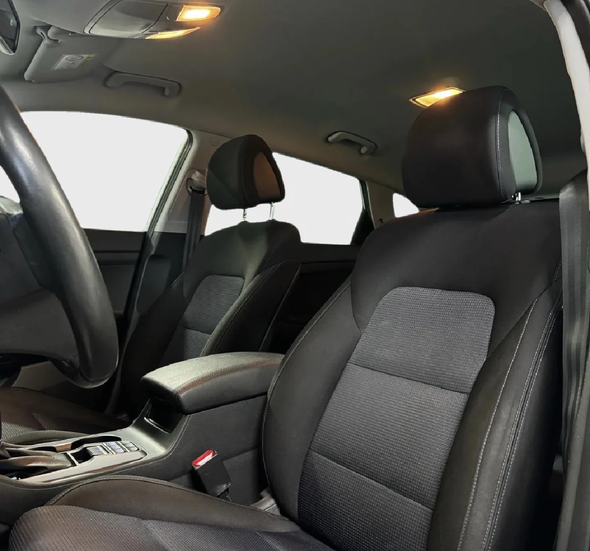 Hyundai Tucson 2.0D/АВТОМАТ/РЕАЛЕН ПРОБЕГ - изображение 3