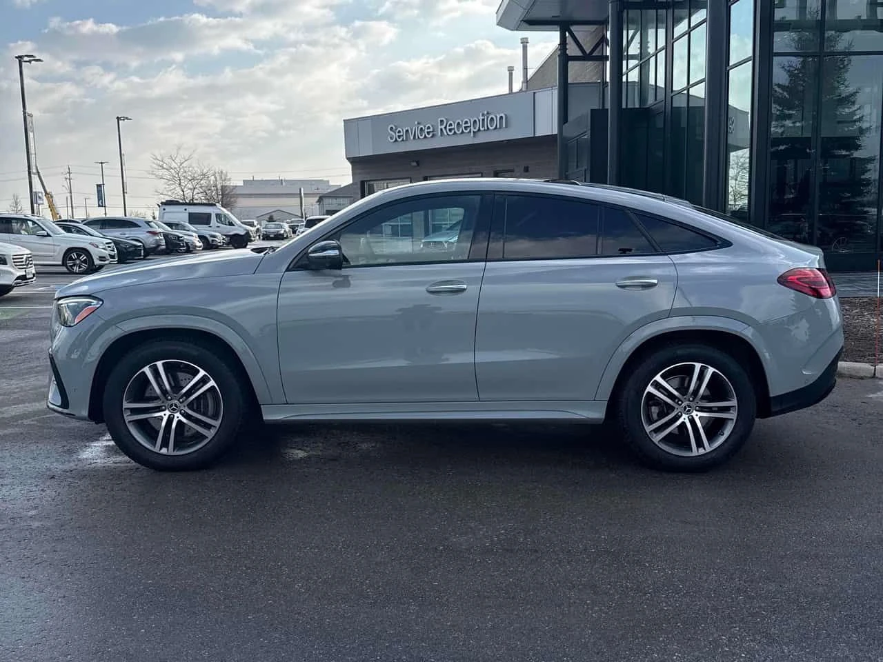 Mercedes-Benz GLE 450 CARFAX/360/PANO/AMBIENT/ОБДУХВАНЕ/ОТ MERCEDES, снимка 3 - Автомобили и джипове - 53968843