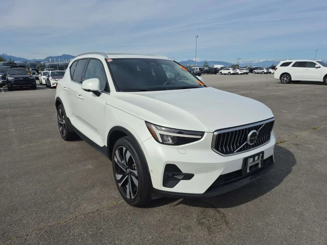 Volvo XC40 ULTIMATE BRIGHT THEME/CARFAX/ФИНАНСИРАНЕ, снимка 2 - Автомобили и джипове - 54681058
