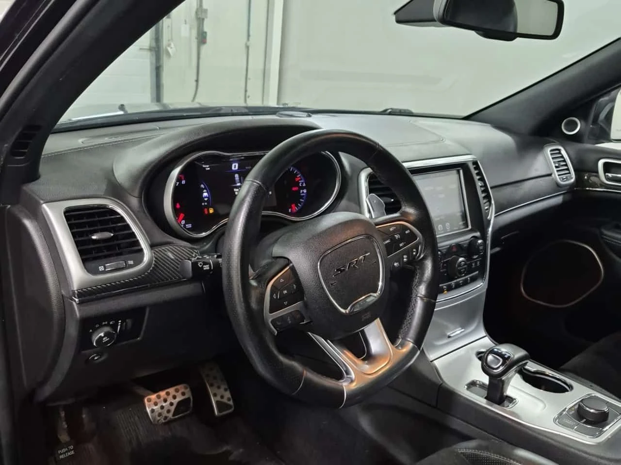 Jeep Grand cherokee SRT8 / 6.4 /  CARFAX * БЕЗ ПЪРВОНАЧАЛНА ВНОСКА, снимка 9 - Автомобили и джипове - 54858453