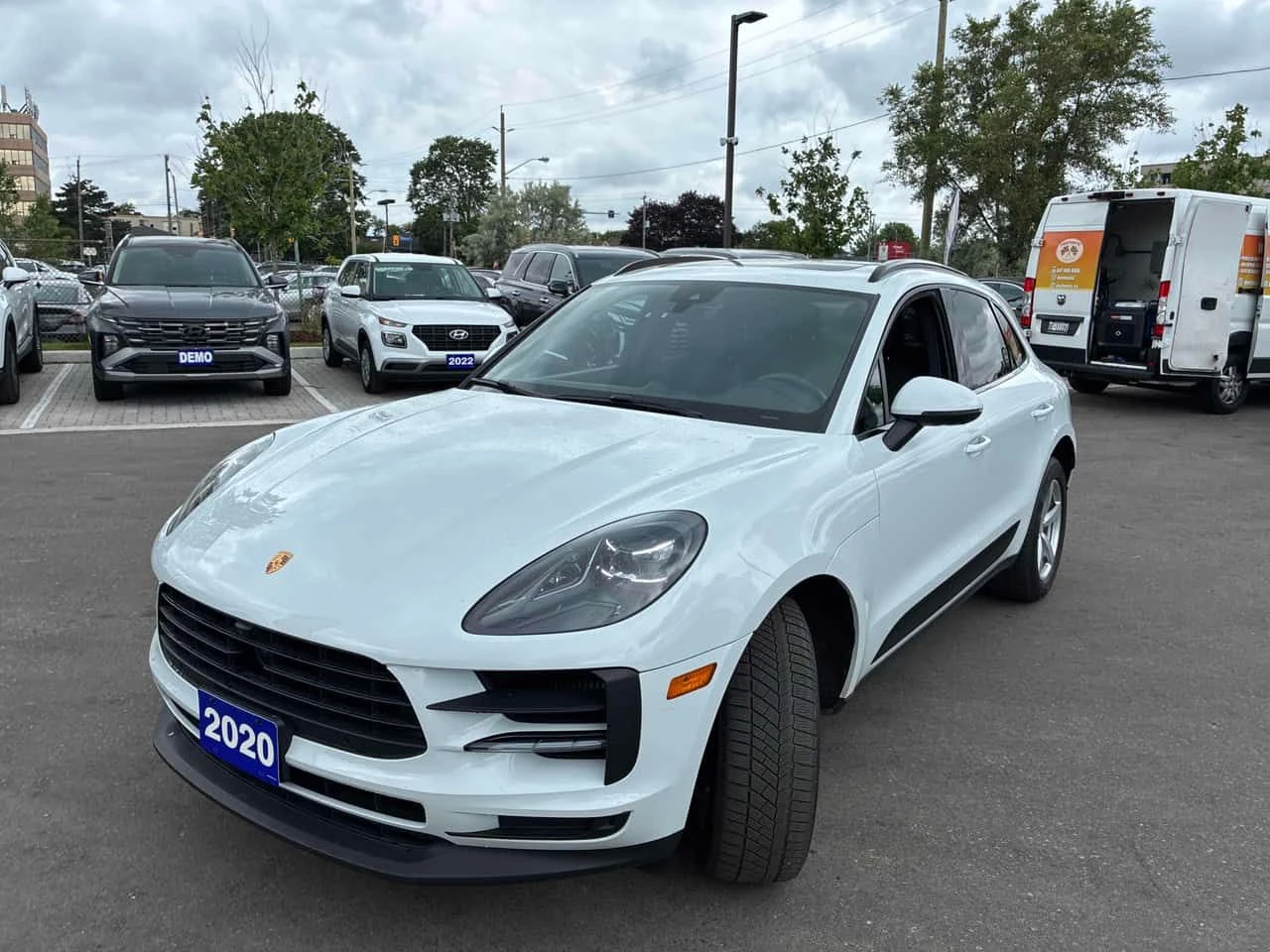 Porsche Macan | DISTRONIC | 360 | ОБДУХВАНЕ | ПАНОРАМА | 