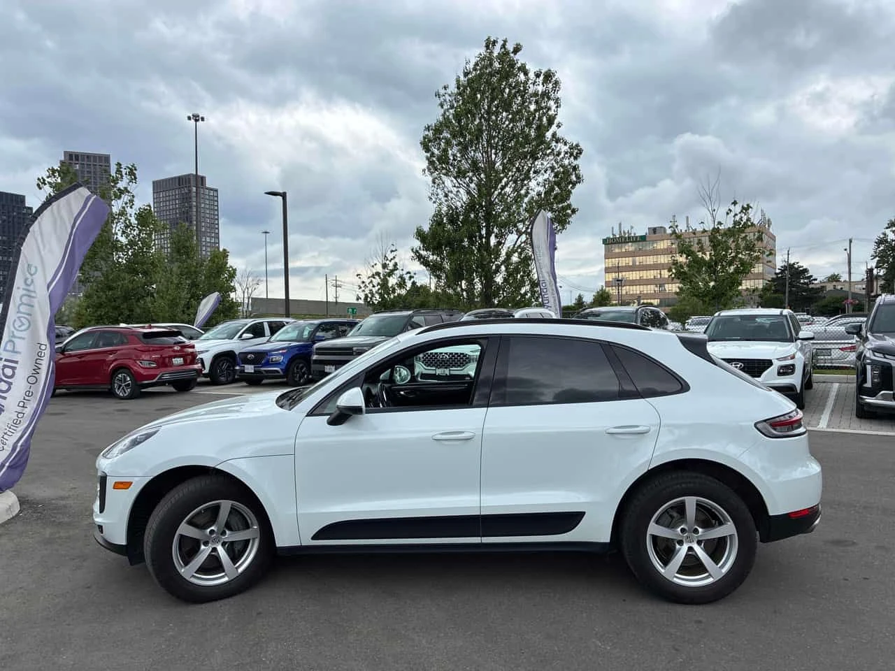 Porsche Macan | DISTRONIC | 360 | ОБДУХВАНЕ | ПАНОРАМА | , снимка 2 - Автомобили и джипове - 55070651