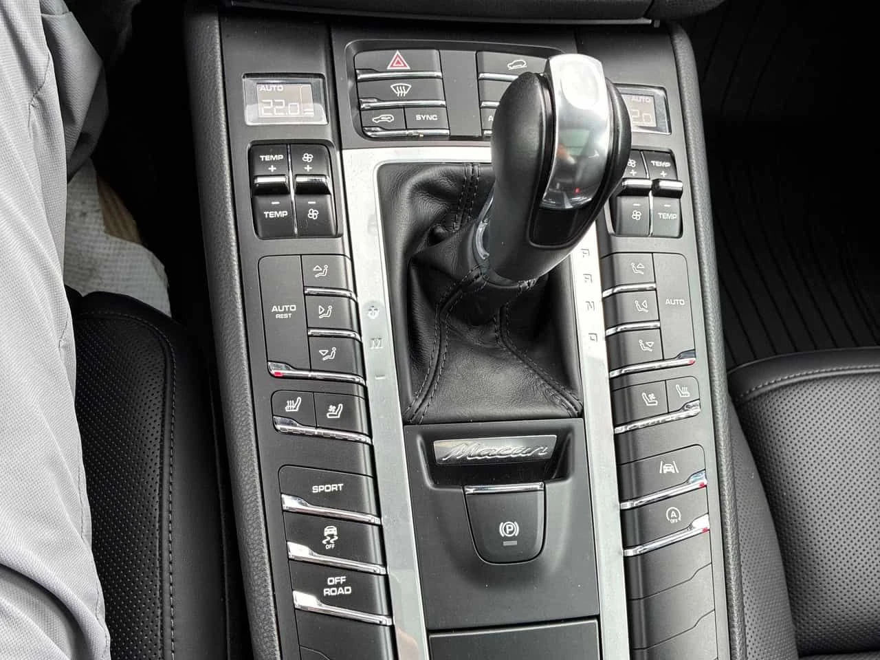 Porsche Macan | DISTRONIC | 360 | ОБДУХВАНЕ | ПАНОРАМА | , снимка 16 - Автомобили и джипове - 55070651